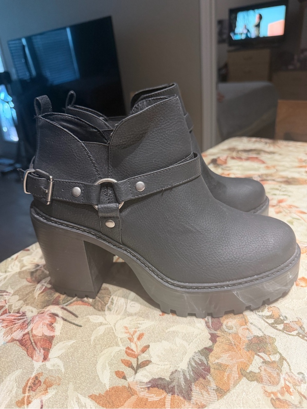 torrid Black Lug Platform Chelsea Booties - Picture 2 of 6